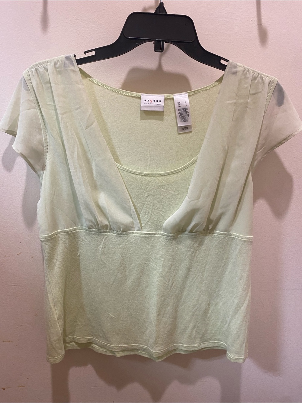 Axcess by Liz Claiborne Light Greenish-Yellow V-Neck Top
